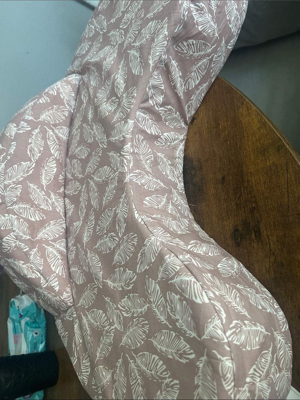 Feather-Print Nursing Pillow in Blush - Momcozy ( Only used twice )